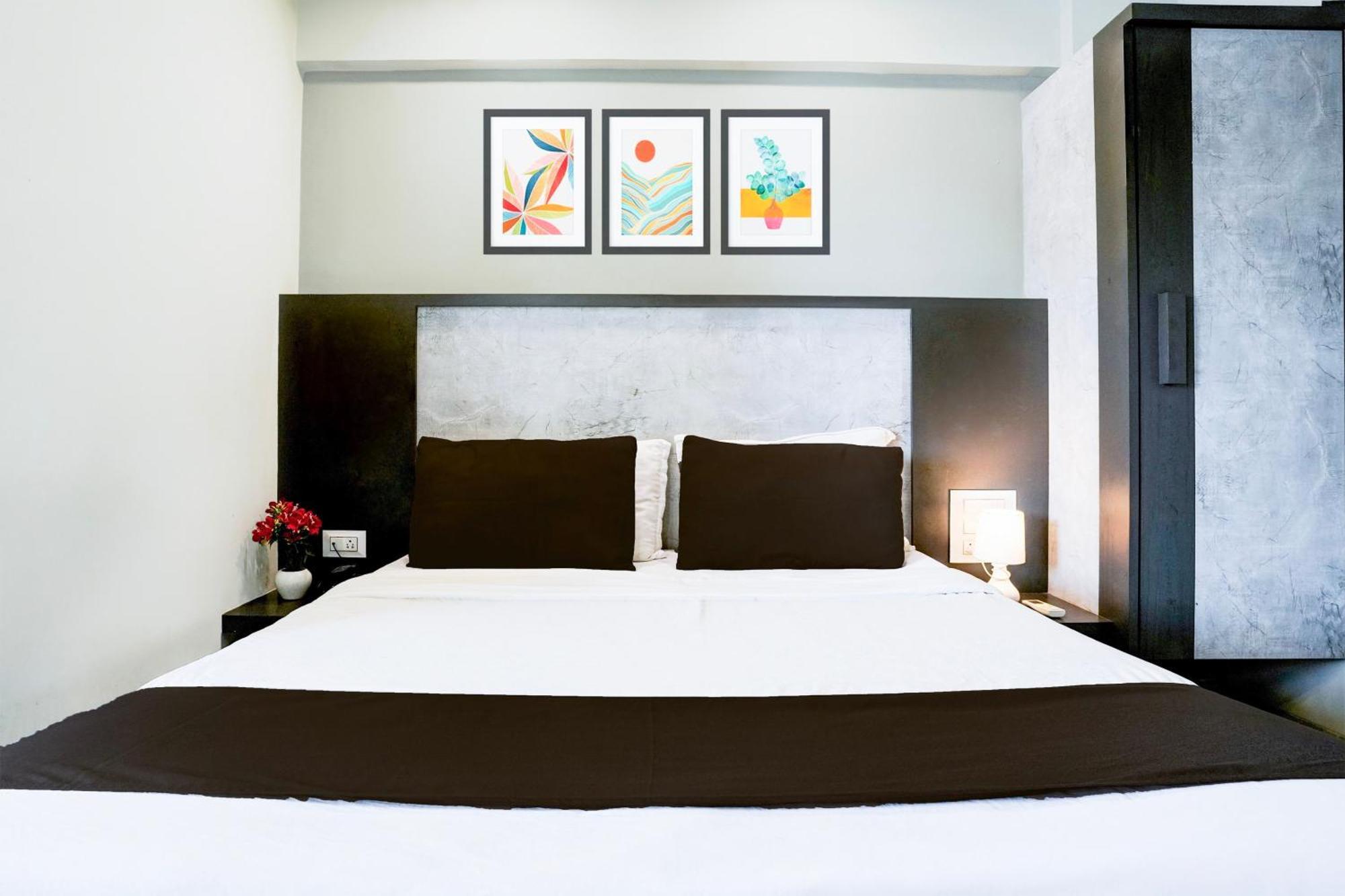 Super Townhouse Oak Vashi Hotel Turambhe ภายนอก รูปภาพ