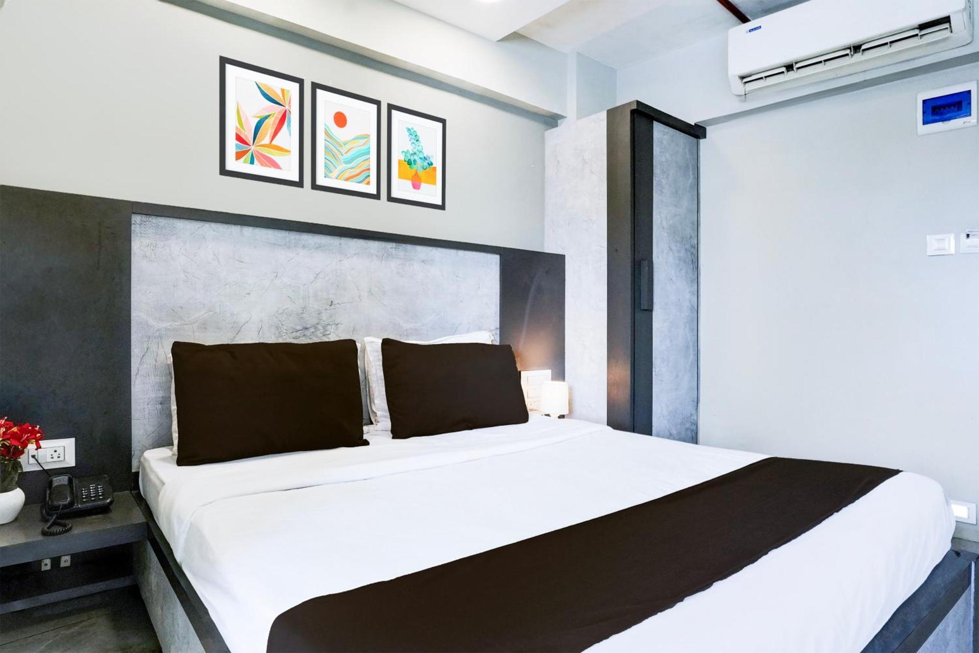 Super Townhouse Oak Vashi Hotel Turambhe ภายนอก รูปภาพ
