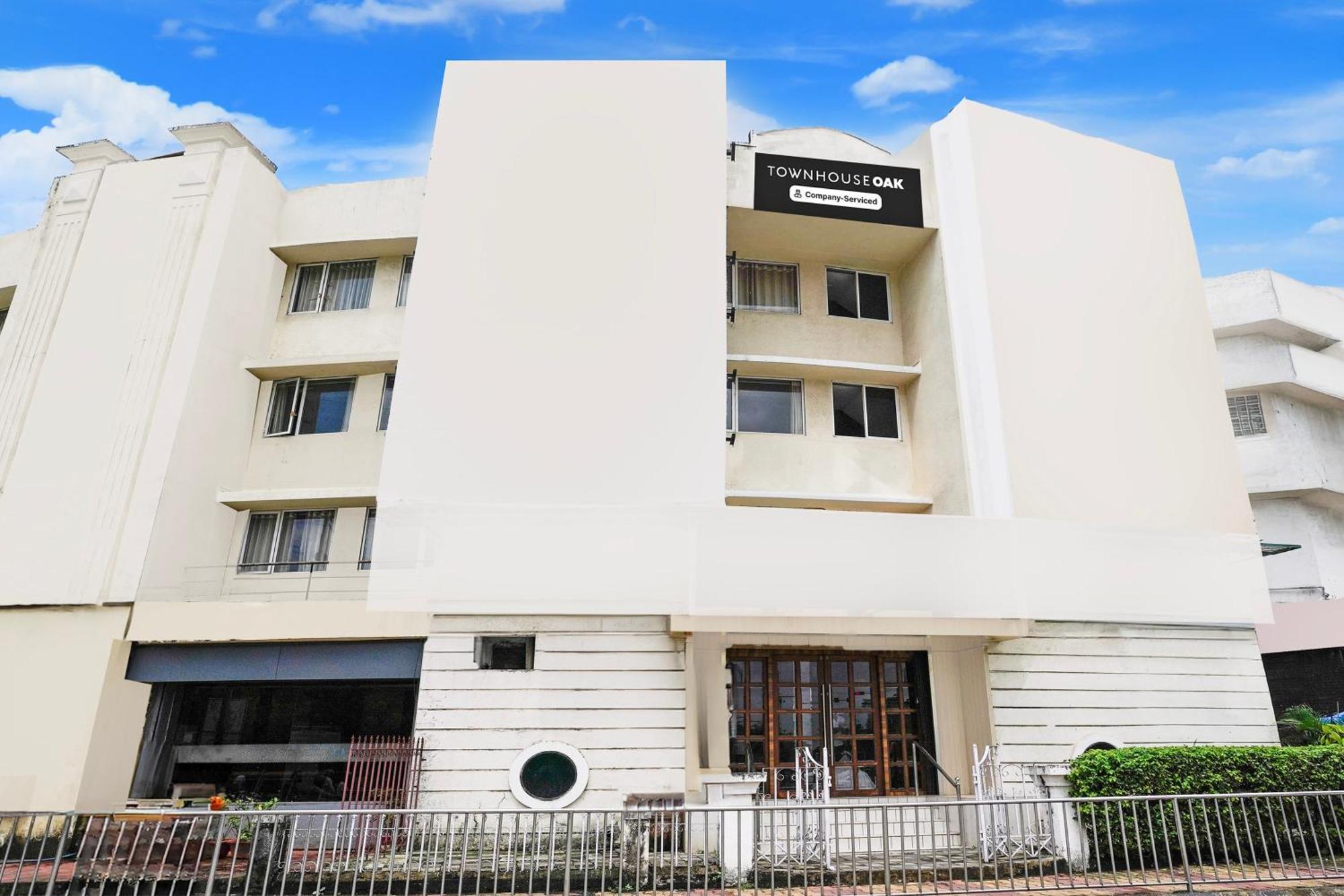 Super Townhouse Oak Vashi Hotel Turambhe ภายนอก รูปภาพ