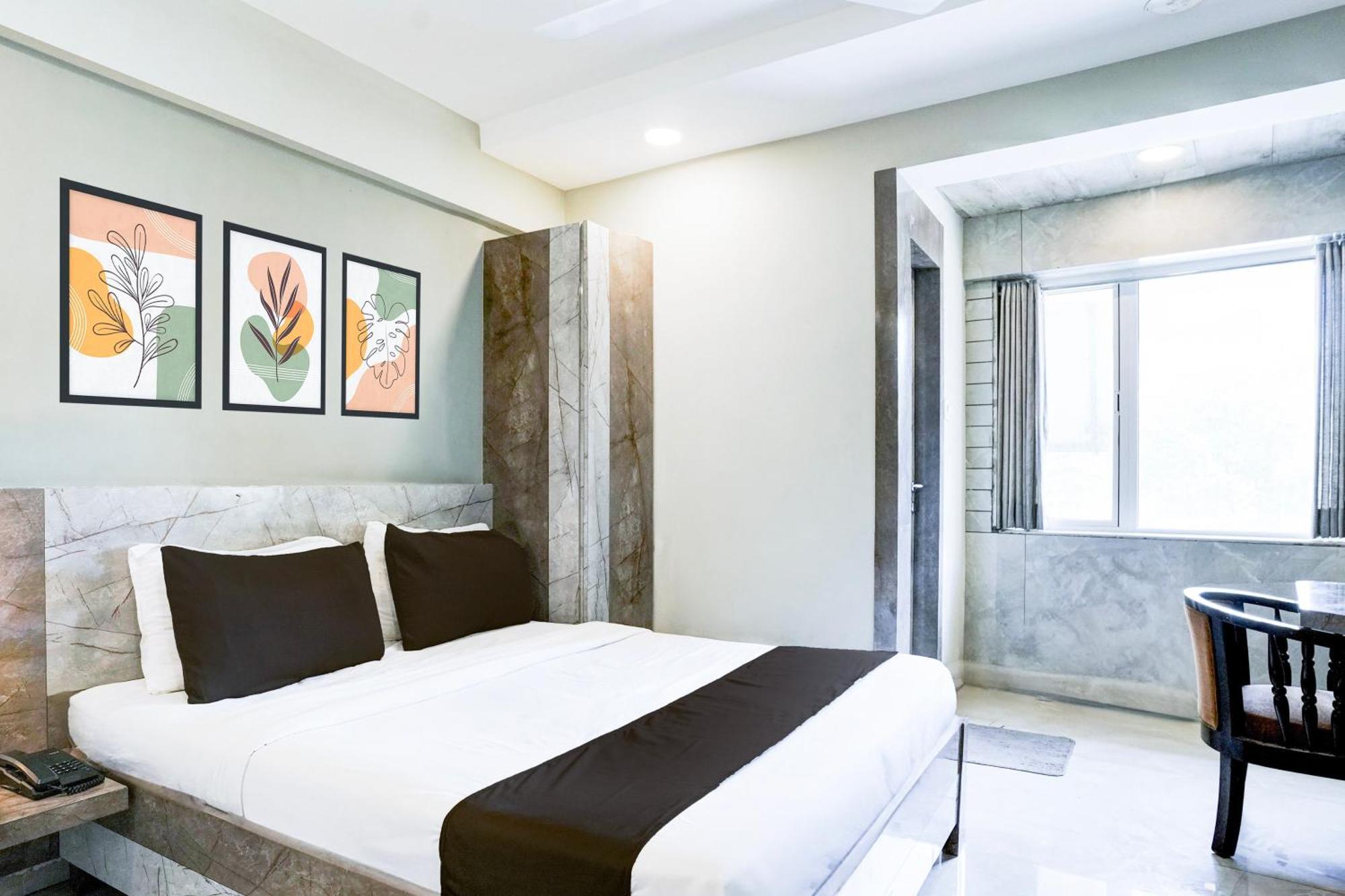 Super Townhouse Oak Vashi Hotel Turambhe ภายนอก รูปภาพ