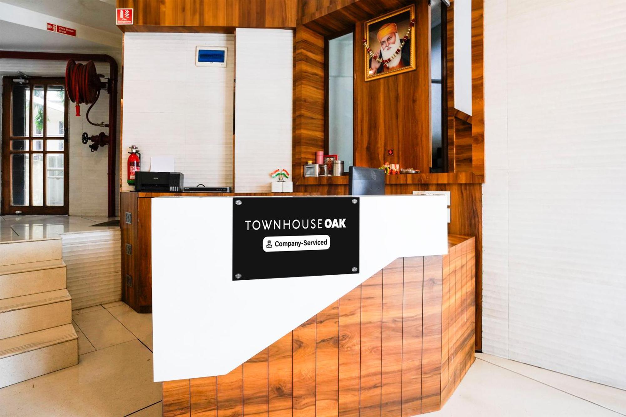 Super Townhouse Oak Vashi Hotel Turambhe ภายนอก รูปภาพ